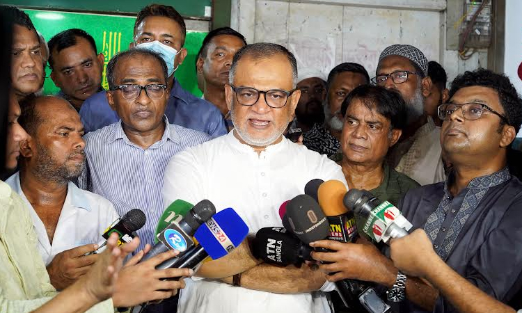 সরকারের বেঁধে দেয়া দামেই বিক্রি হচ্ছে কোরবানির পশুর চামড়া : বাণিজ্য উপদেষ্টা