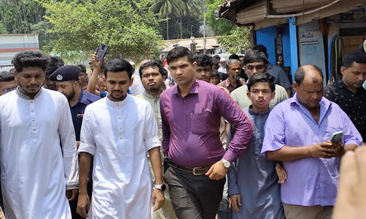 নিজ এলাকার উন্নয়ন কাজ পরিদর্শন করেছেন স্থানীয় সরকার উপদেষ্টা