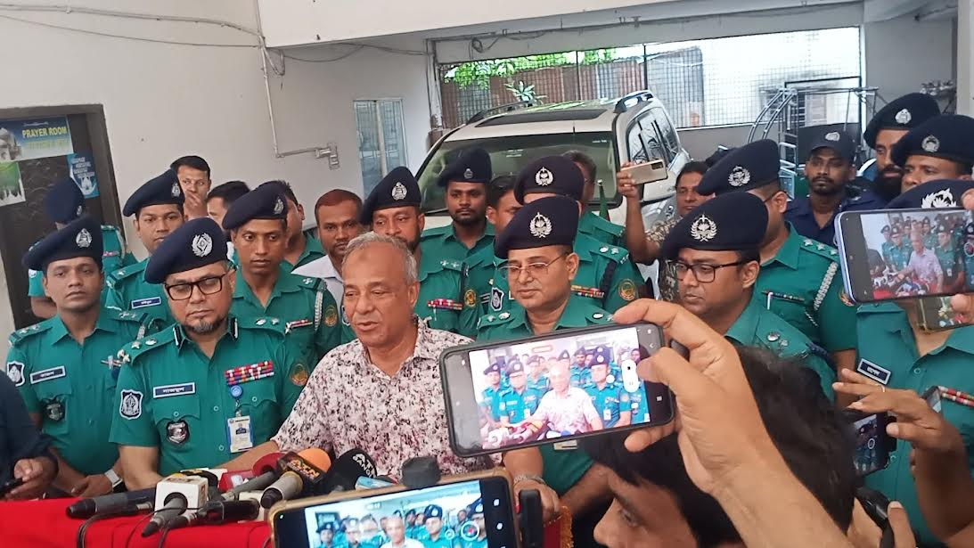 রিমান্ডে জিজ্ঞাসাবাদের জন্য কাঁচের মতো স্বচ্ছ ঘর করা হবে : স্বরাষ্ট্র উপদেষ্টা
