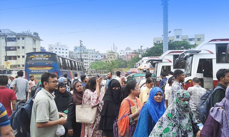 গ্রামে ঈদ শেষে স্বস্তিতে ঢাকায় ফিরছেন মানুষ