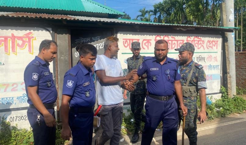 কাপাসিয়ায় নিষিদ্ধ পলিথিন কারখানা সিলগালা; মালিকের তিন মাসের কারাদণ্ড