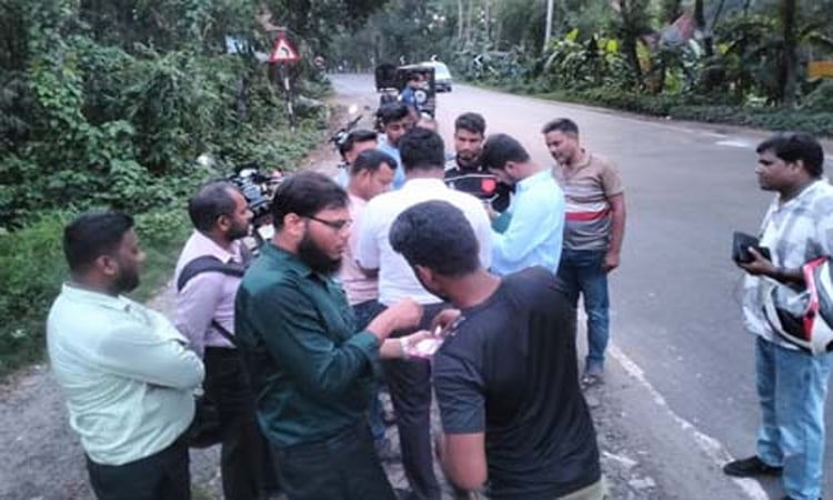শব্দদূষণ রোধে রাজবাড়ীতে অভিযান : হাইড্রোলিক হর্ন জব্দ, জরিমানা আদায়