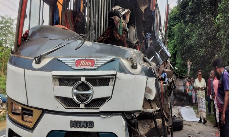 দিনাজপুরে সড়ক দুর্ঘটনায় ৫ জন নিহত, ১৫ জন আহত