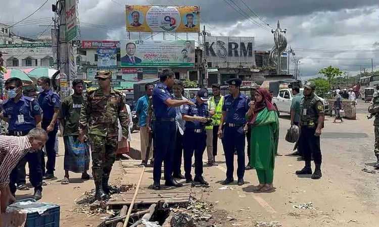 চট্টগ্রামের সাতকানিয়ায় শতাধিক অবৈধ স্থাপনা উচ্ছেদ 
