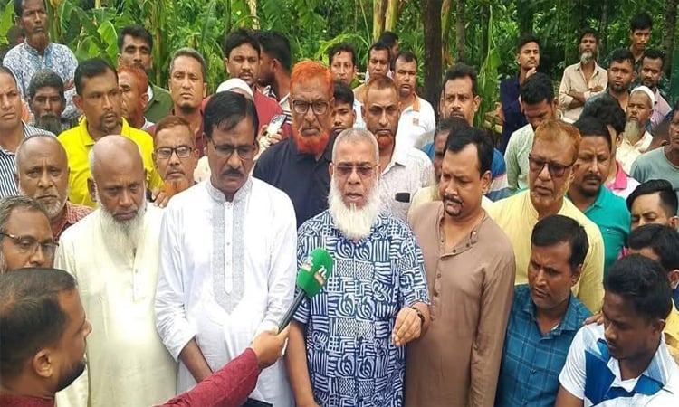 হরিজন সম্প্রদায়ের সদস্যদের মধ্যে খাদ্য সামগ্রী ও নগদ অর্থ বিতরণ করেছে বিএনপি