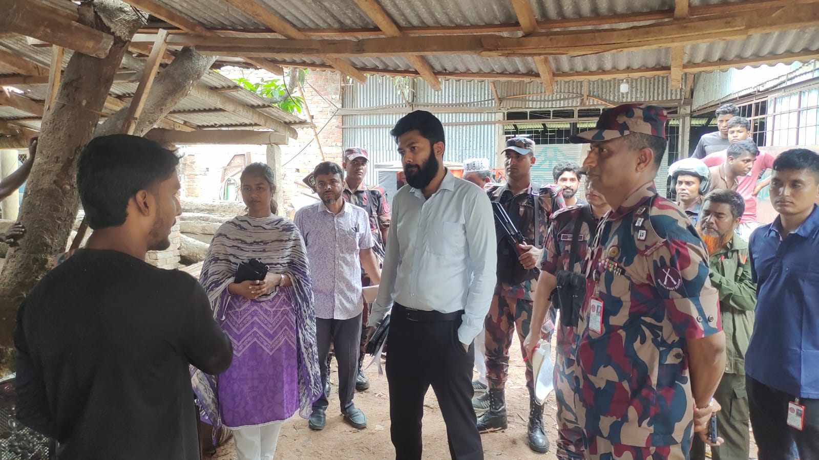 সাতক্ষীরায় তিনটি অবৈধ ‘স’-মিলে টাস্কফোর্সের অভিযানে ৩৮ লাখ টাকার কাঠ জব্দ 