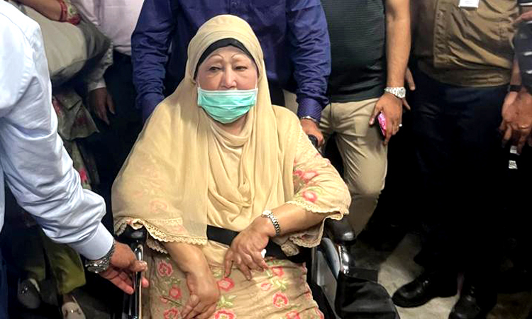 স্বাস্থ্য পরীক্ষা শেষে বাসায় বেগম খালেদা জিয়া