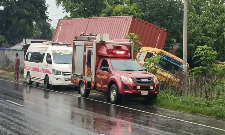 মিরসরাইয়ে লরি চাপায় একজন নিহত