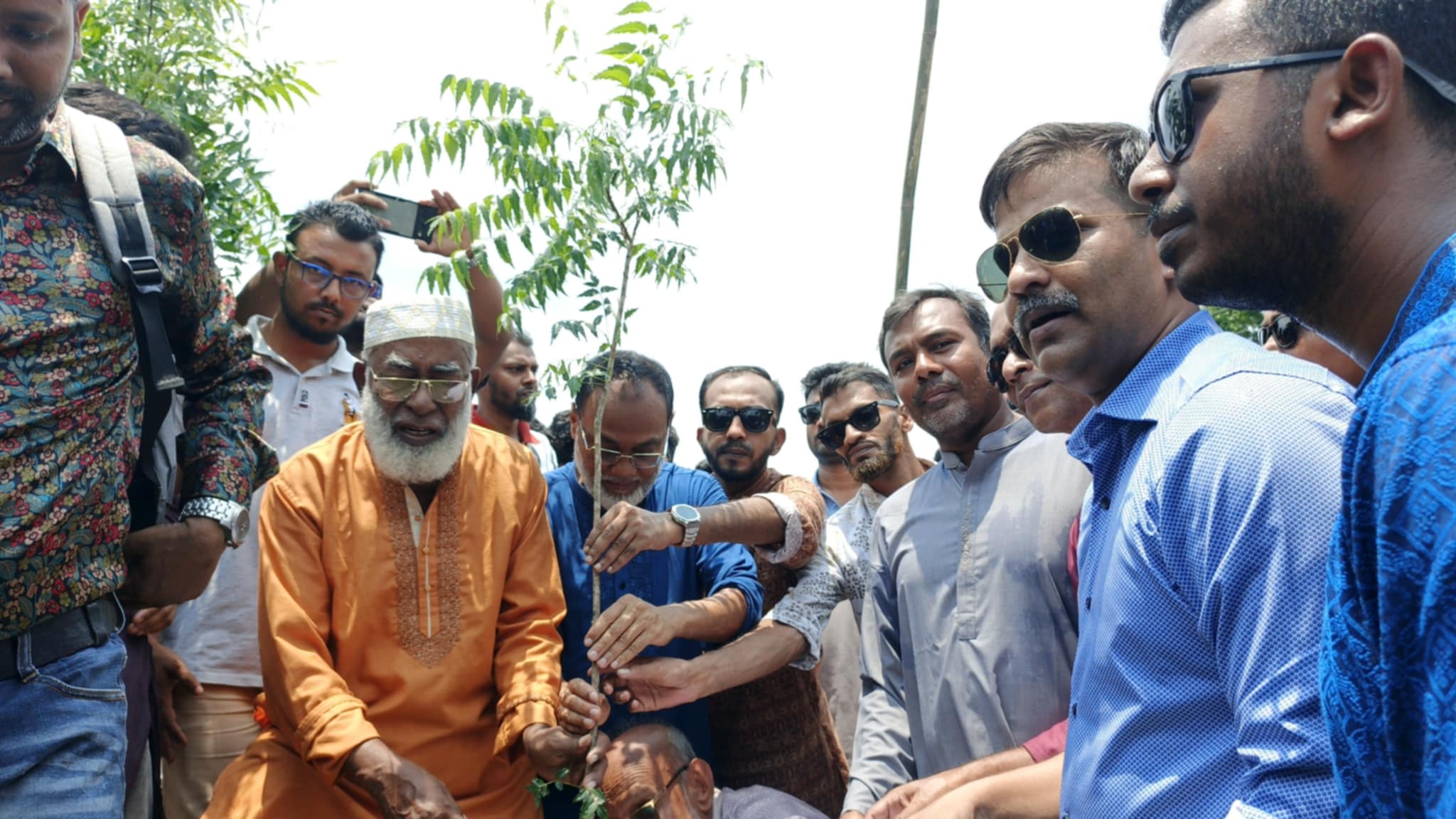 পিরোজপুরে জিয়াউর রহমানের স্মৃতি বিজড়িত খালের পাশে বৃক্ষরোপণ 