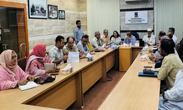 ডাকসু নির্বাচন: কর্মকর্তাদের সঙ্গে উপদেষ্টা কমিটির প্রথম বৈঠক