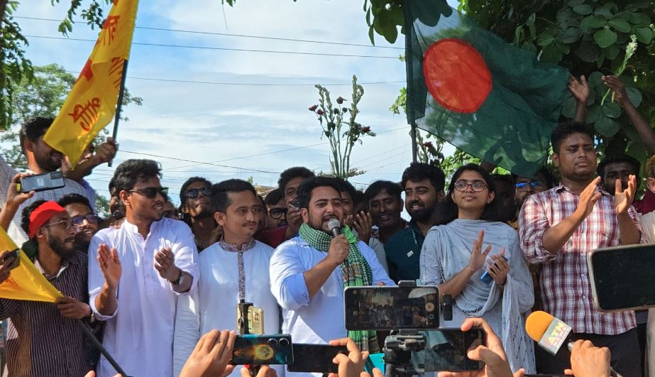 মৌলিক সংস্কারের মধ্য দিয়ে নির্বাচনের দিকে যেতে হবে : নাহিদ ইসলাম