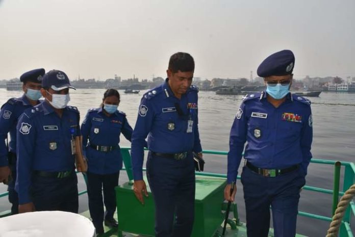 নৌ পুলিশের অভিযানে অবৈধ জাল ও মাছ উদ্ধার: গ্রেফতার ৩৩৭ 