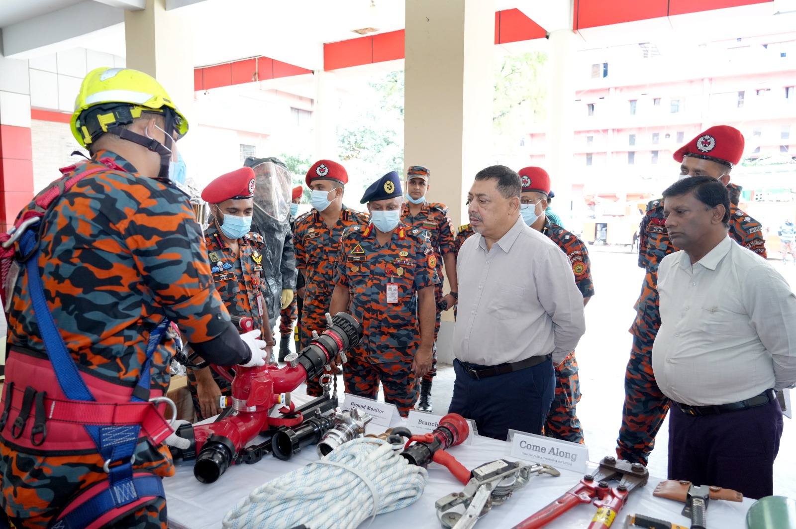 স্বরাষ্ট্র মন্ত্রণালয়ের সিনিয়র সচিবের ফায়ার সার্ভিস সদর দপ্তর পরিদর্শন