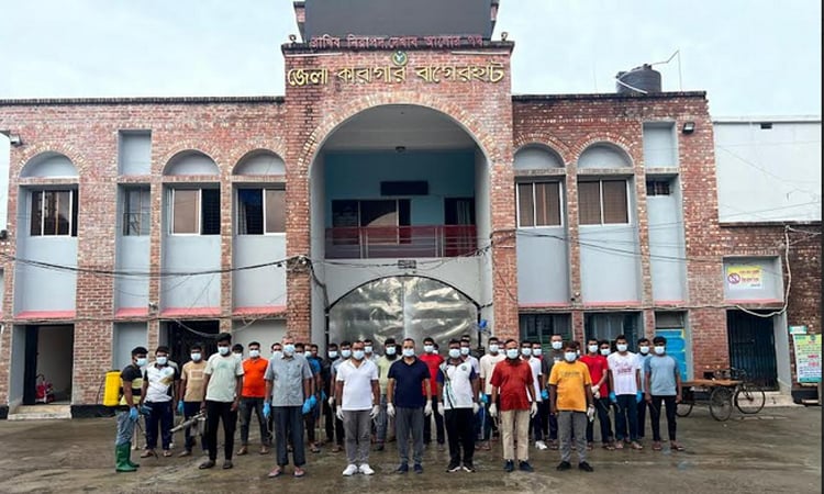 ডেঙ্গু প্রতিরোধে বাগেরহাট জেলা কারাগারে পরিচ্ছন্নতা কর্মসূচি 