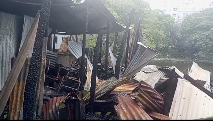 মুন্সীগঞ্জের শ্রীনগরে অগ্নিকাণ্ডে ১৯টি দোকান ভস্মীভূত 
