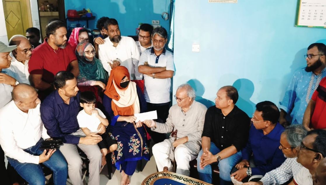 শহীদ মুত্তাকিনের অসুস্থ স্ত্রী’র খোঁজ নিলেন তারেক রহমান