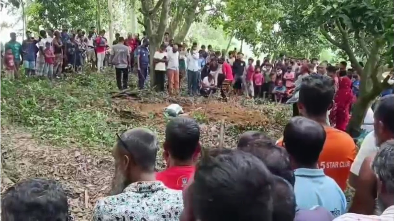 দিনাজপুরে দাফনের ১৫ মাস পর ময়নাতদন্তের জন্য লাশ উত্তোলন