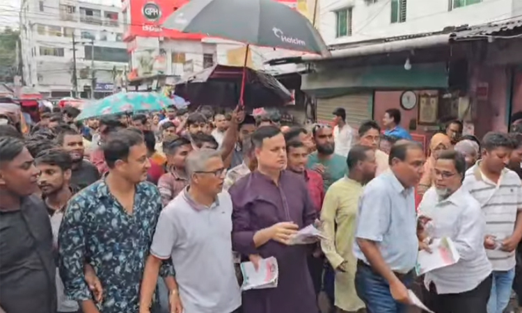 বগুড়ায় বিএনপির ৩১ দফা বাস্তবায়নে লিফলেট বিতরণ ও গণসংযোগ