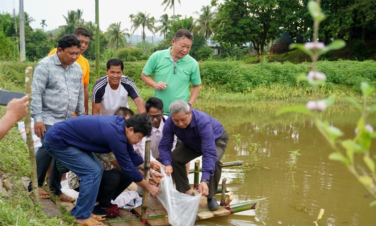 রাঙ্গামাটির জুরাছড়িতে মাছের পোনা অবমুক্ত