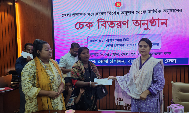 বান্দরবানে ৫৯ জনকে অনুদানের চেক প্রদান