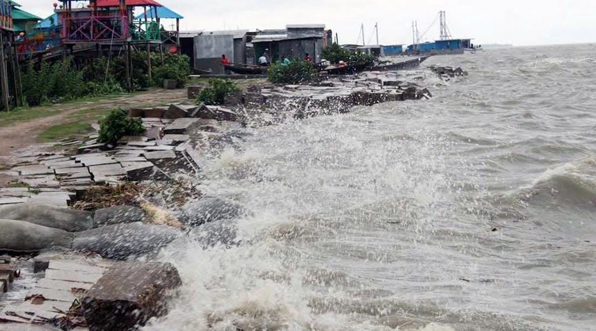 ভোলায় নদী উত্তাল: আভ্যন্তরীণ ১৫ নৌ-রুটে লঞ্চ চলাচল বন্ধ 