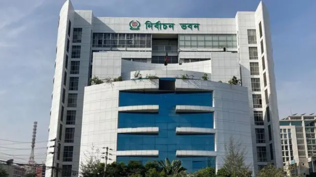 ত্রয়োদশ সংসদ নির্বাচনের প্রস্তুতি পুরোদমে এগিয়ে নিচ্ছে নির্বাচন কমিশন 