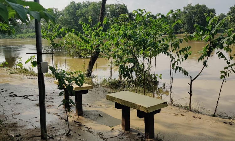 গোমতি নদীর পানি কমছে, স্বস্তিতে তীরবর্তী মানুষ