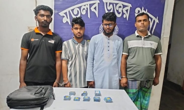 চাঁদপুরে ১০৪টি চোরাই সিমসহ প্রতারক চক্র আটক