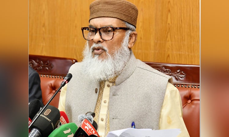 প্রধান উপদেষ্টার আন্তরিকতায় এবার কোন হজযাত্রীকে কাঁদতে হয়নি : ধর্ম উপদেষ্টা
