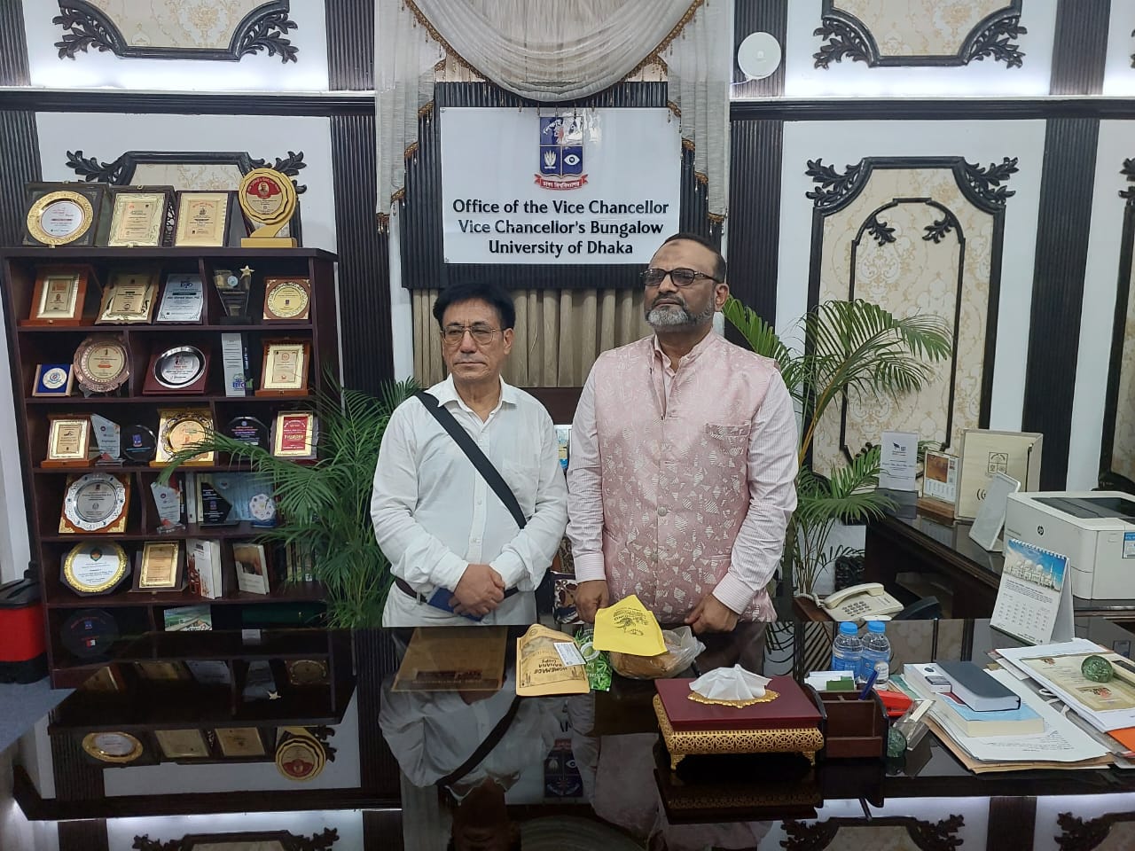 ঢাবি উপাচার্যের সঙ্গে ভারতের অধ্যাপকের সাক্ষাৎ
