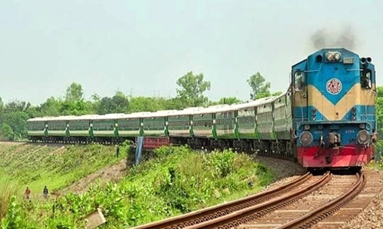 তিন ঘণ্টা পর উত্তরবঙ্গের সাথে ঢাকার ট্রেন চলাচল স্বাভাবিক