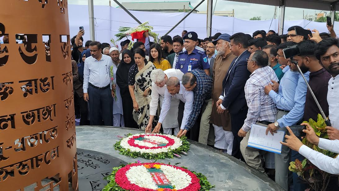 নারায়ণগঞ্জে দেশের প্রথম ‘জুলাই শহীদ স্মৃতিস্তম্ভ’ উদ্বোধন করেন পাঁচ উপদেষ্টা