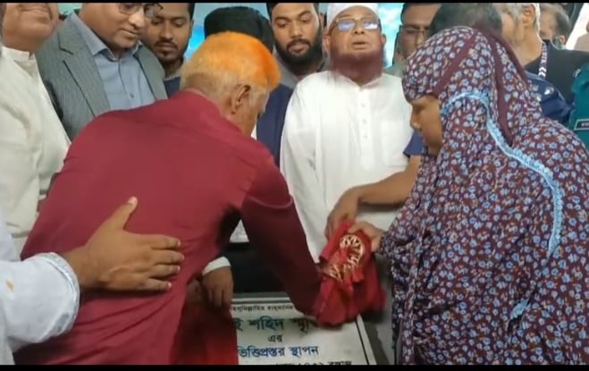 খুলনায় জুলাই শহীদ স্মৃতি স্তম্ভের উদ্বোধন 