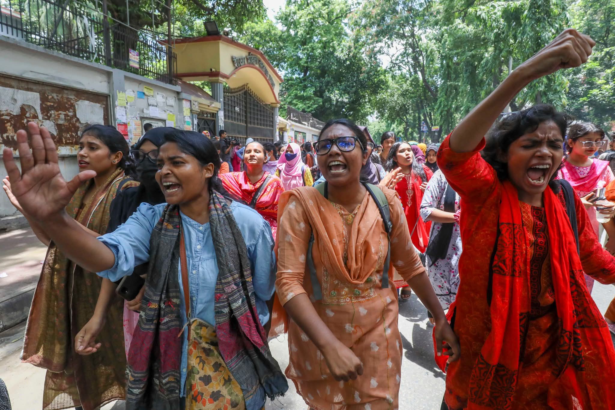 জুলাই গণভ্যুত্থানে রাজপথে সুমি। ছবি : ফেসবুক