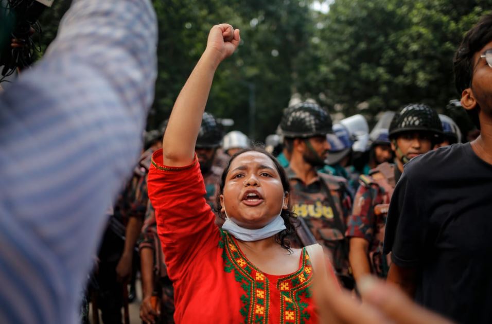 রাজপথের আন্দোলনে নূজিয়া হাসিন রাশা। ছবি : ফেসবুক