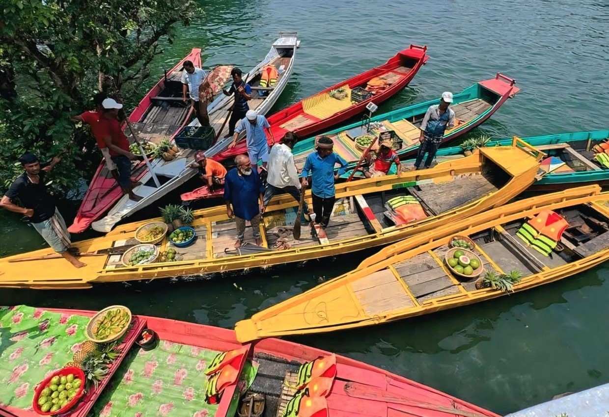 হাওরবাসীর জীবনমান উন্নয়নে টাঙ্গুয়ার হাওরে ভাসমান বাজার