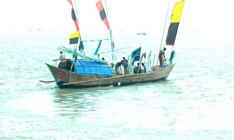 ভোলার উপকূলীয় সমুদ্র তলদেশের ডুবোচর নদীতে মাছ প্রবেশে বাধা সৃষ্টি করছে
