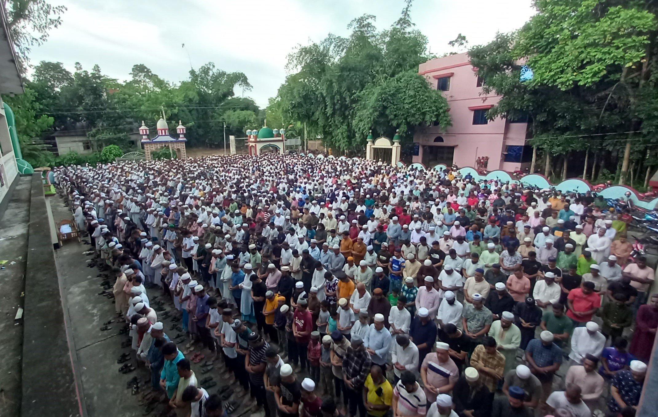 সিলেট জুড়ে ছিল চাপা ক্ষোভ-আতঙ্ক, সাংবাদিক এটিএম তুরাবের দাফন, জামায়াত নেতারা গ্রেপ্তার