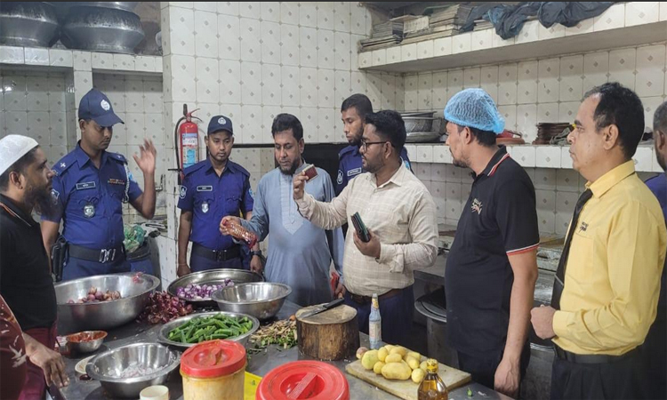 কুমিল্লায় ৩ প্রতিষ্ঠানকে ভোক্তা অধিকারের জরিমানা