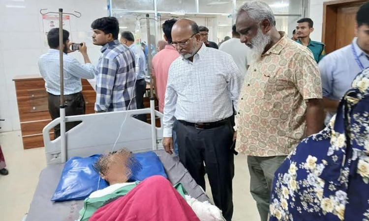 বিমান দুর্ঘটনায় আহতদের পাশে জেডআরএফ চিকিৎসক দল
