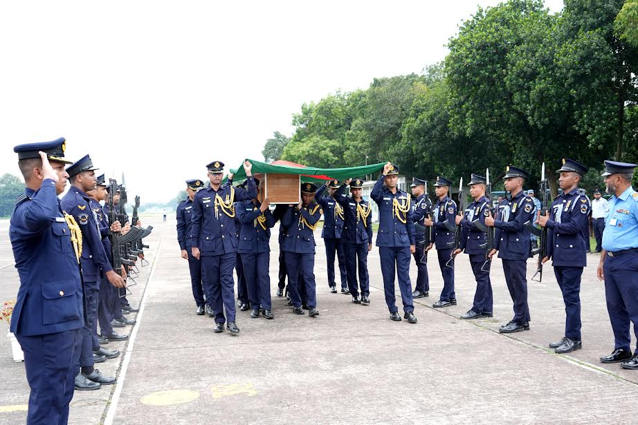 ফ্লাইট লেফটেন্যান্ট মো. তৌকির ইসলামের ফিউনারেল প্যারেড অনুষ্ঠিত