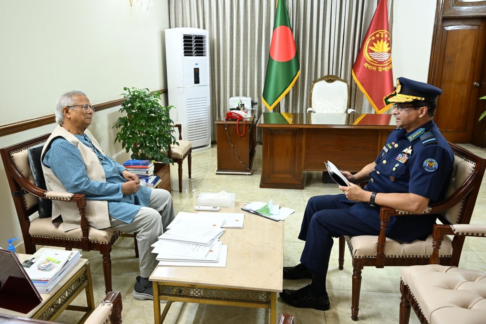 প্রধান উপদেষ্টার সঙ্গে বিমানবাহিনী প্রধানের সাক্ষাৎ