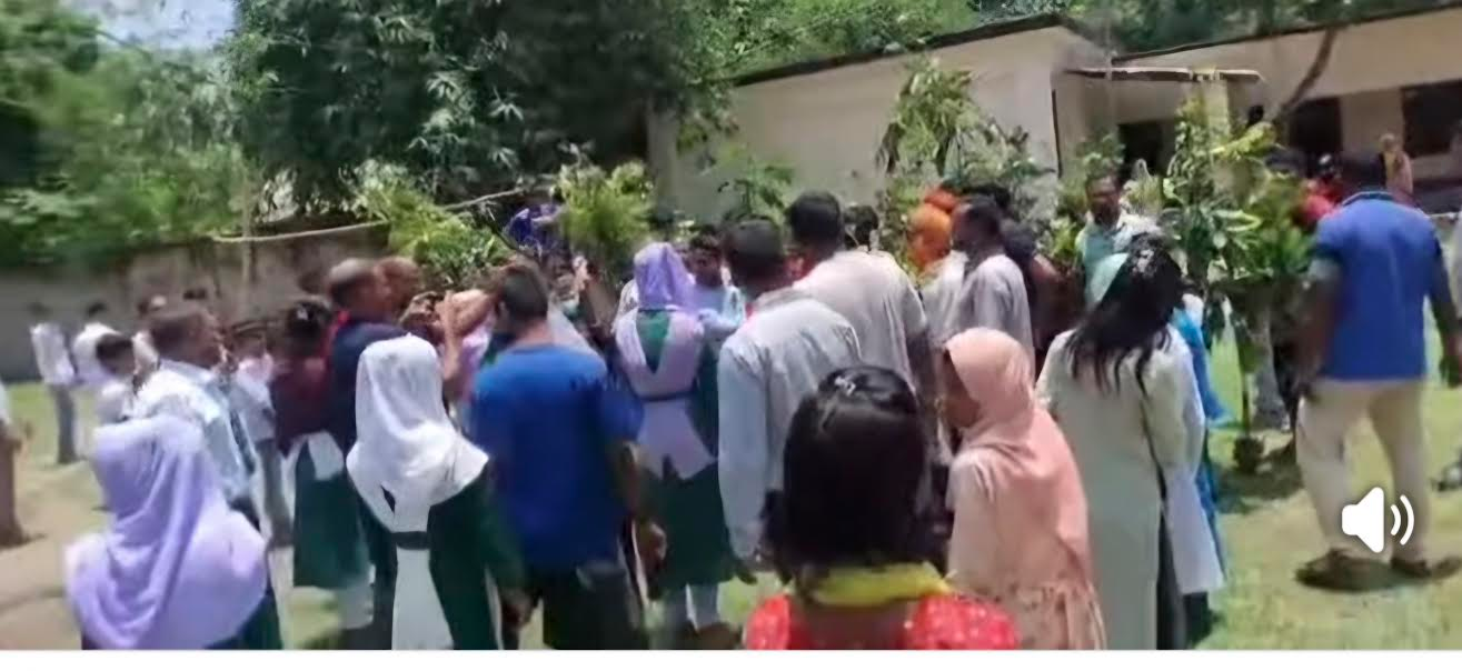রংপুরে বৃক্ষরোপণ কর্মসূচি করেছে ‘আমরা বিএনপি পরিবার’