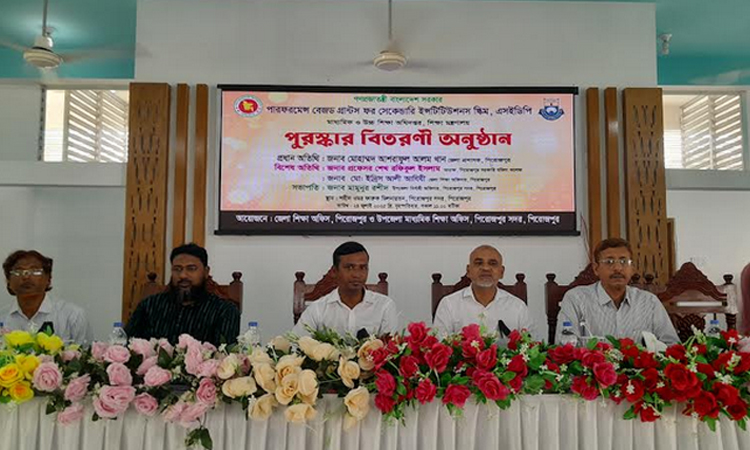 পিরোজপুরে কৃতি শিক্ষার্থীদের সংবর্ধনা ও পুরস্কার প্রদান