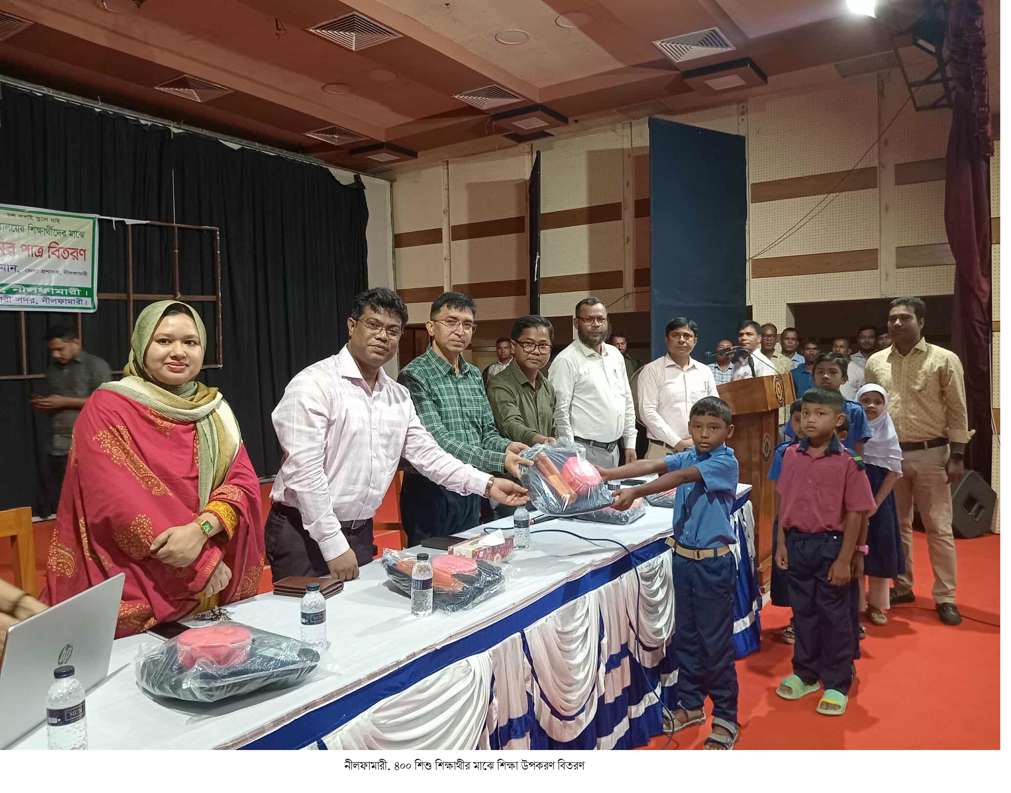 নীলফামারীতে ৪০০ শিশু শিক্ষার্থী পেল শিক্ষা উপকরণ