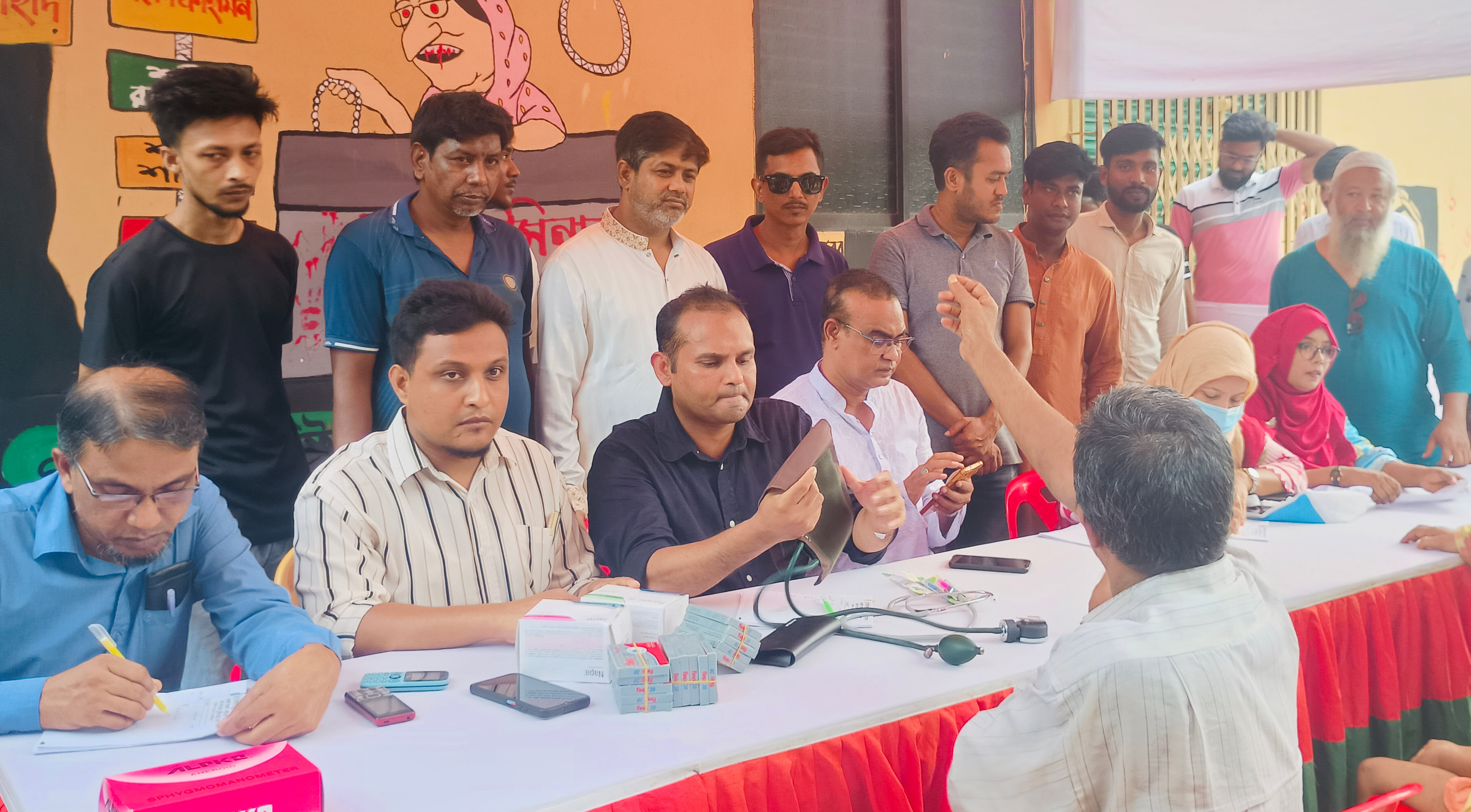 জুলাই শহীদদের স্মরণে নওগাঁয় ফ্রি মেডিকেল ক্যাম্প