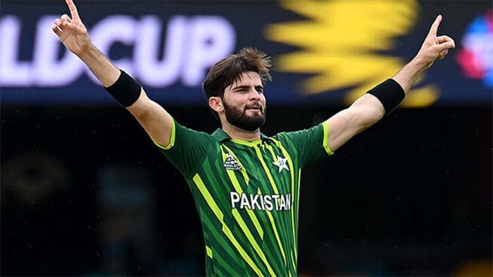 দলে ফিরলেন আফ্রিদি