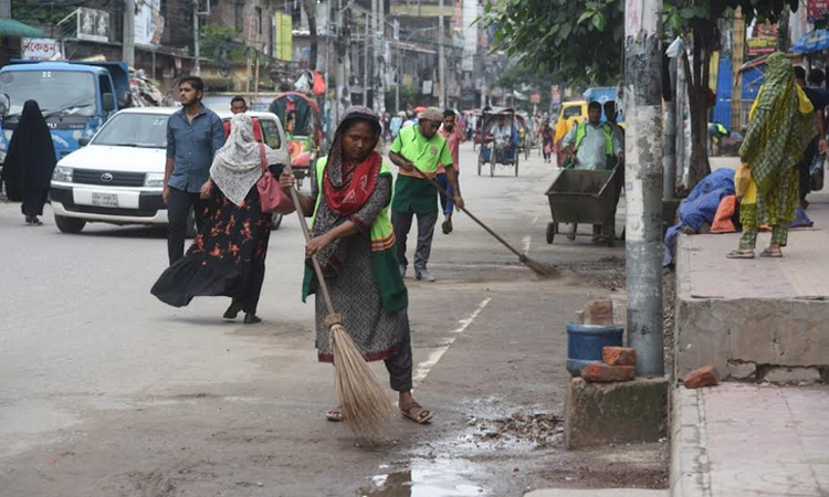 ছয় শতাধিক কর্মী নিয়ে ডিএসসিসির মশক নিধন ও পরিচ্ছন্নতা অভিযান