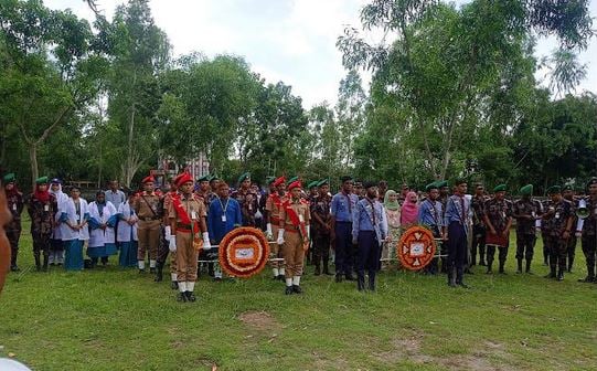 মাইলস্টোন স্কুলের শিক্ষিকা মাহরীন চৌধুরীর সমাধিতে বিজিবির শ্রদ্ধা