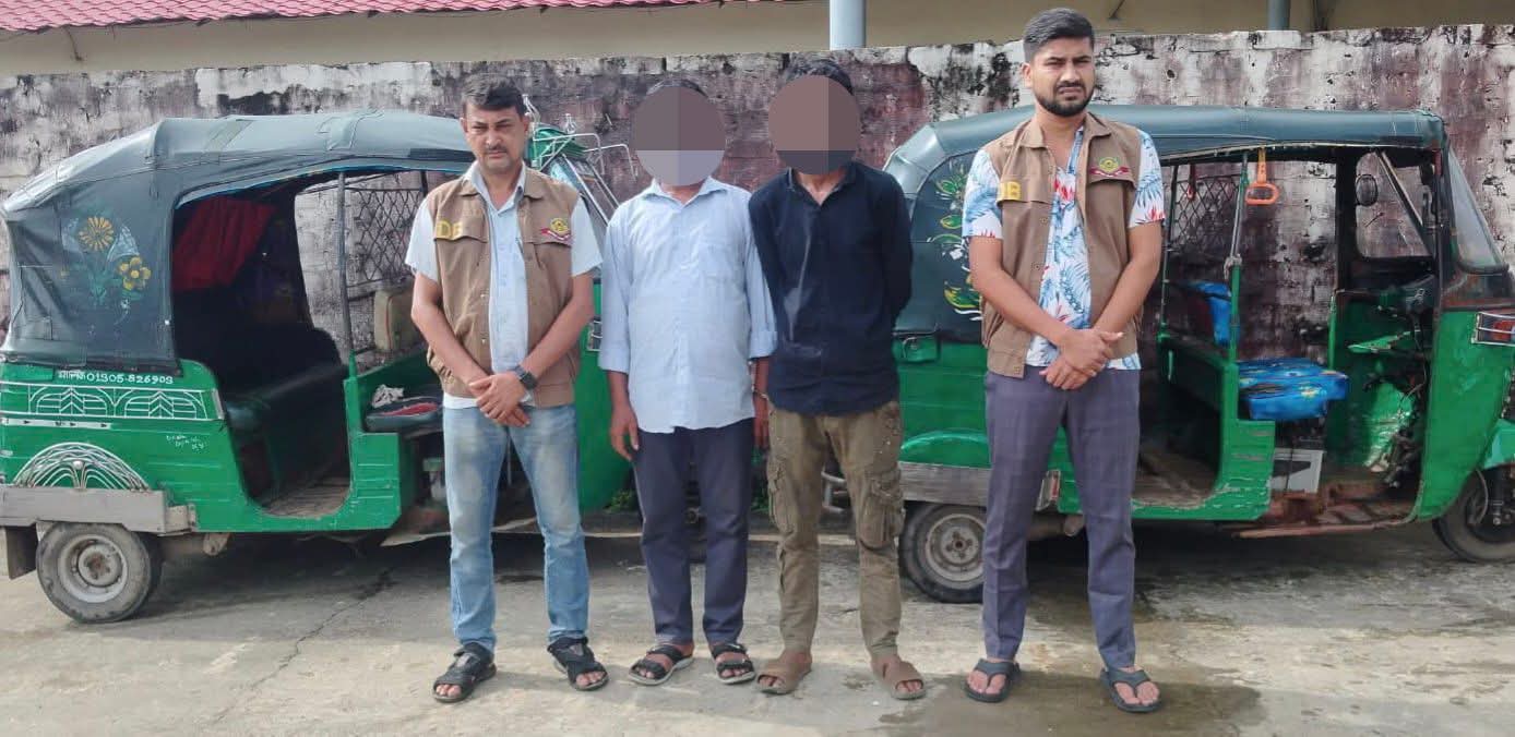 চট্টগ্রামে চোরাই সিএনজিসহ চোরচক্রের ২ সদস্য গ্রেপ্তার